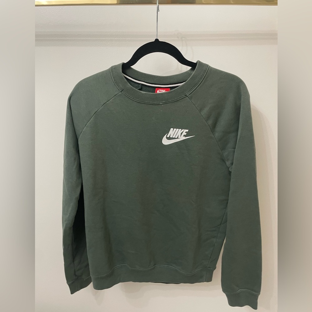 Women’s Nike Sportswear club fleece crew neck sweatshirt, size small